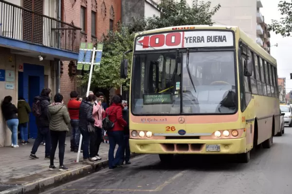Los choferes postergaron el paro para el martes