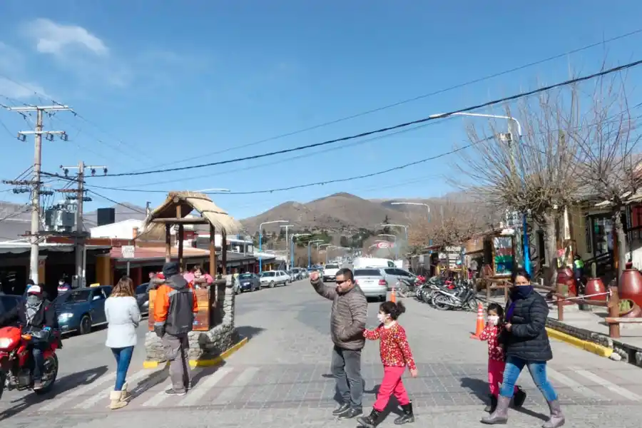 Con expectativas, los comerciantes celebran la vuelta de los turistas a Tafí del Valle
