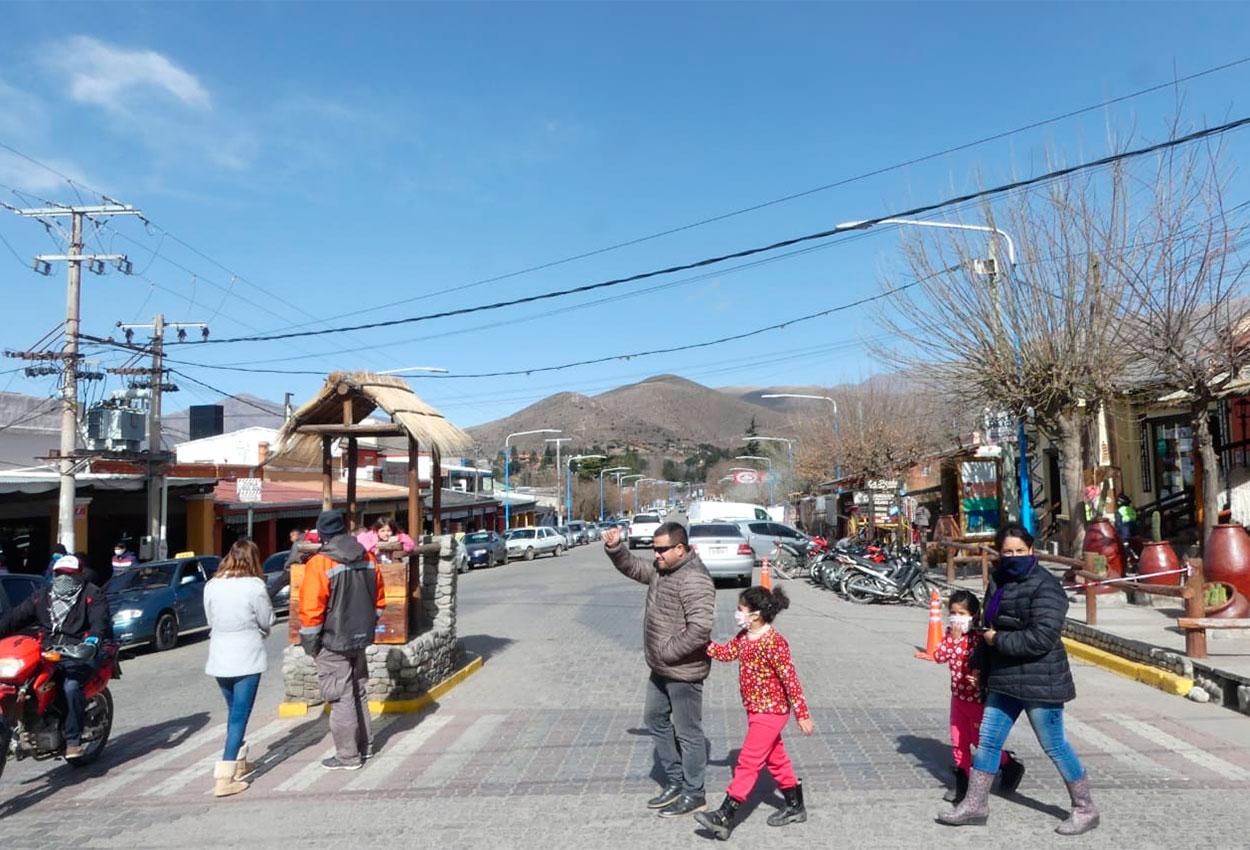 Con expectativas, los comerciantes celebran la vuelta de los turistas a Tafí del Valle