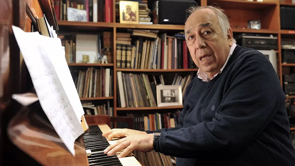 MANOLO JUÁREZ. El pianista y compositor había nacido en Córdoba en 1937. Foto: Télam