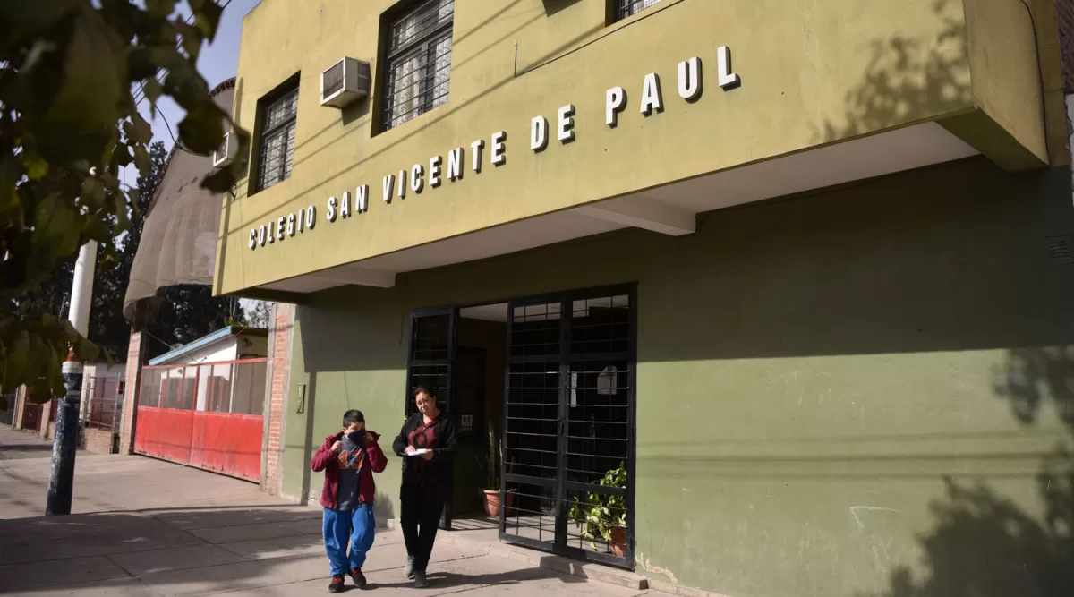 GESTIÓN. El padre Oscar Juárez fue apoderado legal del colegio San Vicente de Paul, de Alderetes.