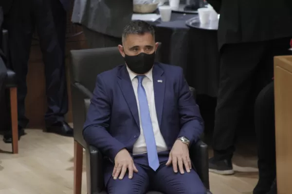 Un legislador, polémico: cuando hay que llevar gente para recibir al Presidente, aparece la plata