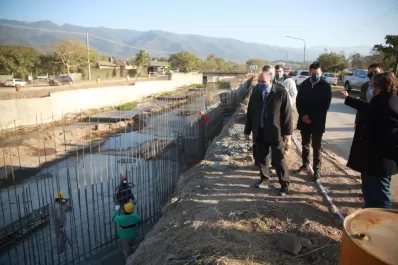 Manzur y Campero recorrieron obras que evitarán inundaciones en Yerba Buena