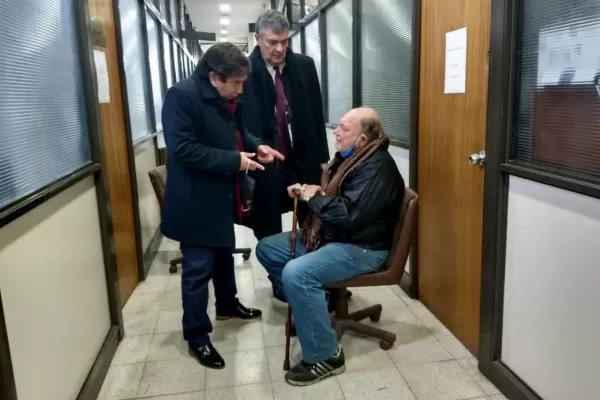 El jubilado de Quilmes asegura que los delincuentes le arruinaron la vida y que por ellos perdió todo