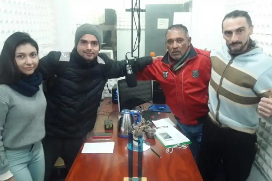 HOY. Daniel Hernández, con sus familiares, en la actualidad. 