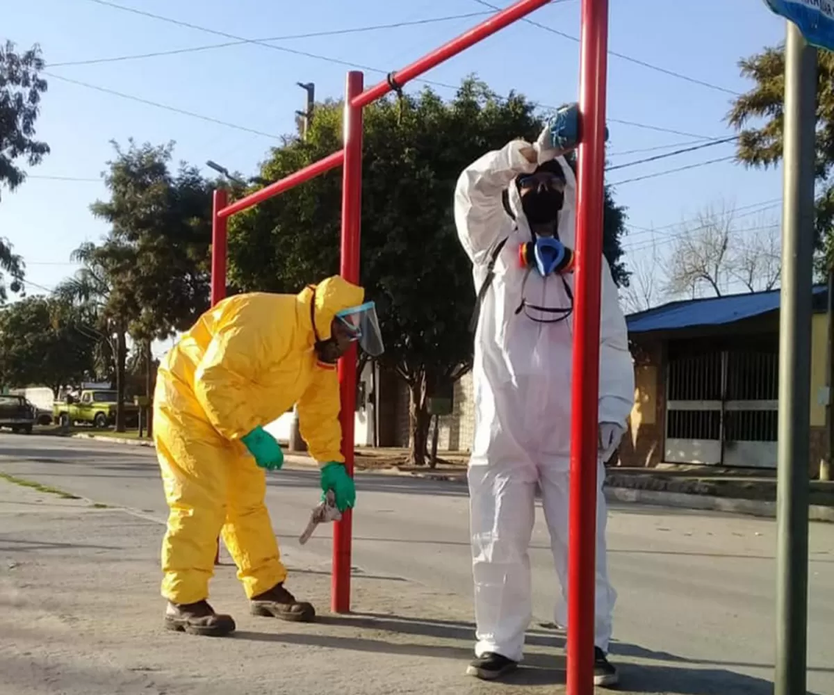 Ante el coronavirus: desinfectan plazas y parques con amonio cuaternario
