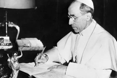 Pío XII ayudó a judíos durante el nazismo, según archivos secretos