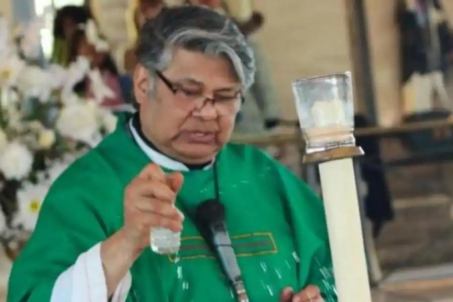 LA VÍCTIMA. El padre Oscar Juárez.                                   