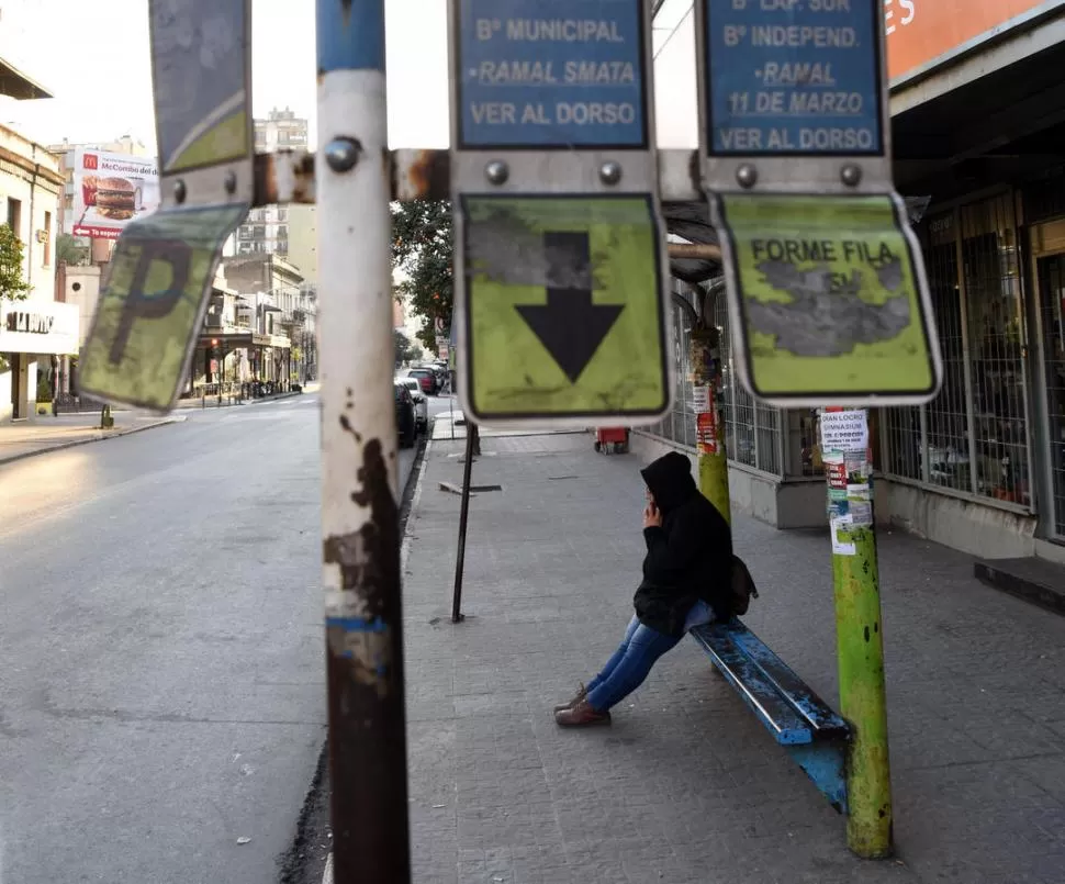 ZOZOBRA. Las 300.000 personas que usan los colectivos en Tucumán deberán buscar otra forma de trasladarse. la gaceta / foto de diego aráoz