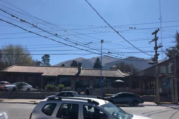 En algunas partes de Tafí del Valle, los cables tapan el cielo