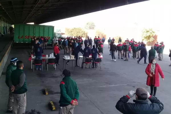 Los 18 trabajadores de una empresa de transportes fueron sometidos a un hisopado