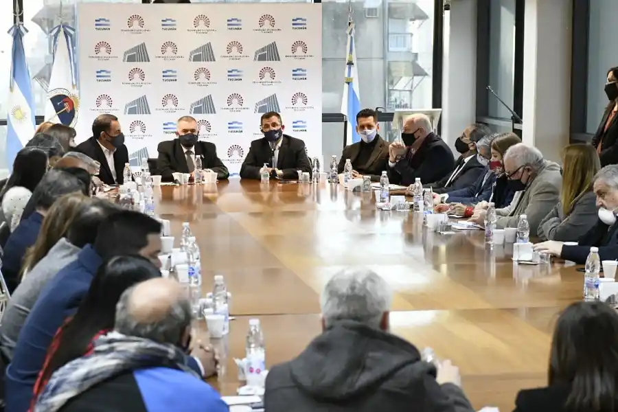 El ministro Yedlin brindó explicaciones en la Legislatura sobre el caso Érica