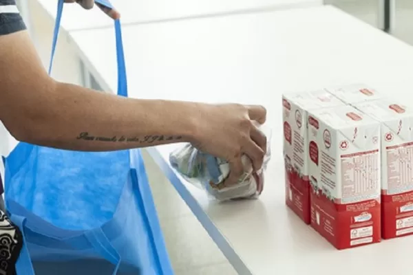 Chequeado: qué es verdadero y qué es falso sobre la aplicación del IVA a la leche