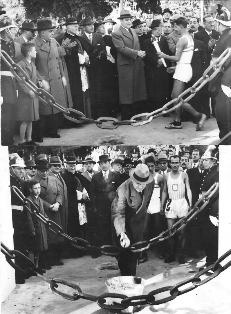 LLAMA VOTIVA. Raúl Ibarra le entrega al mandatario la antorcha con la que se encederá el fuego que iluminó la jornada. 