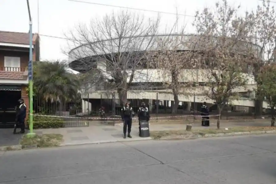 IDEA. La Iglesia piensa que el padre Oscar dolarizó los fondos parroquiales.