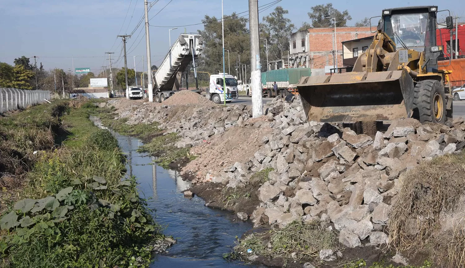 Canal de desagüe: construcción en la zona noreste