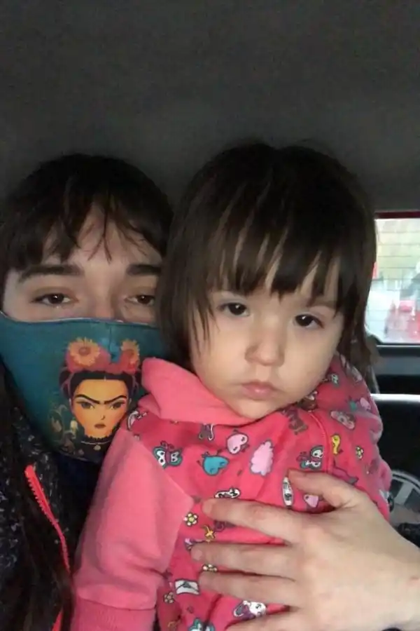 ACOMPAÑADA. Mayra Pérez nunca estuvo sola; desde el comienzo tuvo a su lado a sus hijas. 