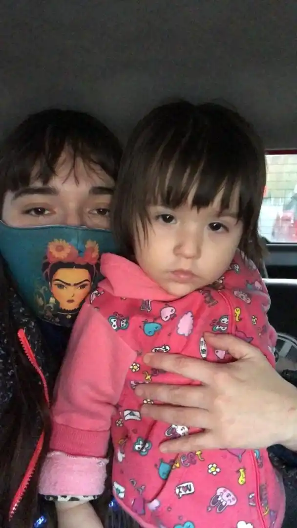 ACOMPAÑADA. Mayra Pérez nunca estuvo sola; desde el comienzo tuvo a su lado a sus hijas. 