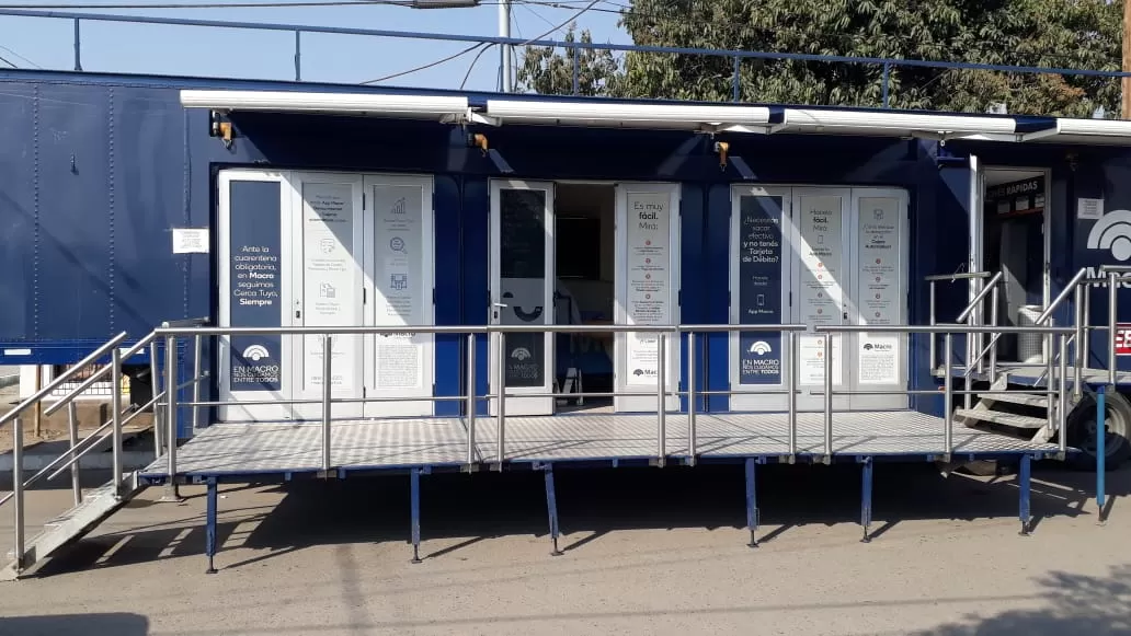 Acciones en pandemia: Banco Macro instaló dos cajeros en el cerrojo de Lastenia