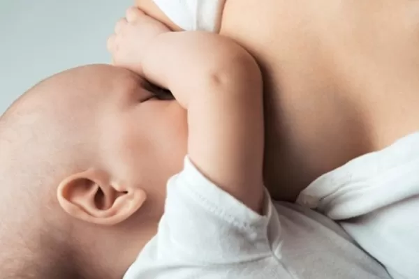 Anuncian una campaña para aumentar la lactancia en el país