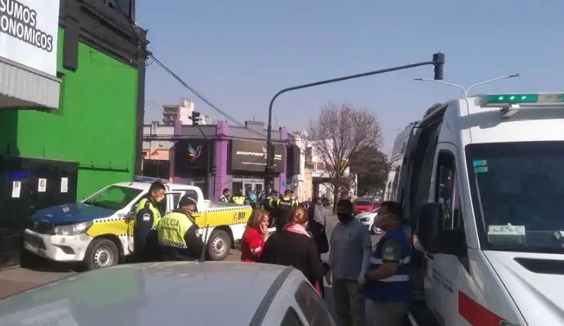 Accidente en Mitre y San Juan: difunden el video del momento en que colisionan los vehículos