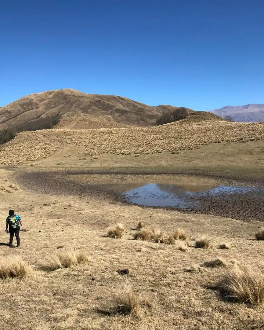 LA LAGUNITA. El espejo de agua -está en seca- le da el nombre al paraje. 