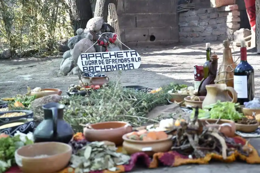 El intendente Noguera rindió culto a la Pachamama en Tafí Viejo