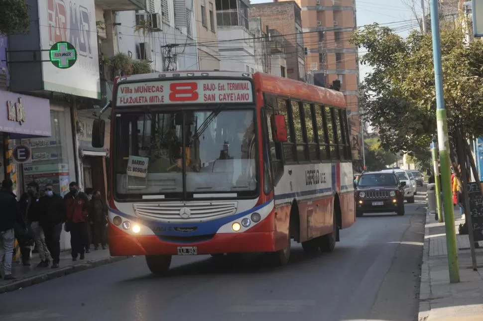 BAJO LA LUPA. El servicio de transporte público tucumano está bajo estudio de funcionarios para buscar mejoras. 
