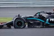 Con una goma pinchada, Hamilton cruzó la meta y alcanzó su séptimo triunfo en Silverstone
