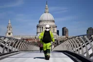 Reino Unido registró casi 700 nuevos contagiados de covid-19 y postergó una fase de reapertura