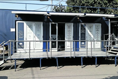 Macro instaló un banco móvil dentro del cerrojo de Lastenia