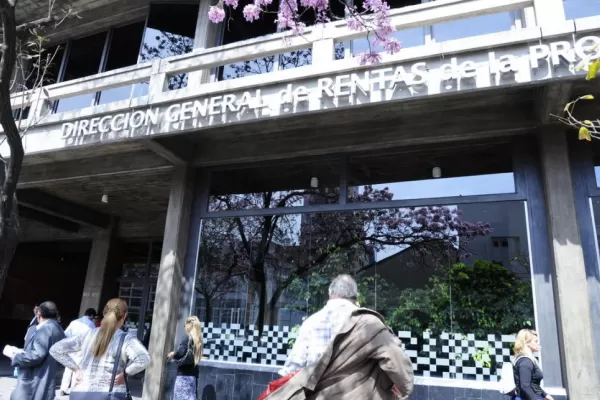 Preventivamente, el edificio de Rentas será desinfectado por un caso positivo