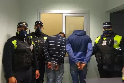 Atraparon a dos motochorros que acababan de asaltar a un cadete
