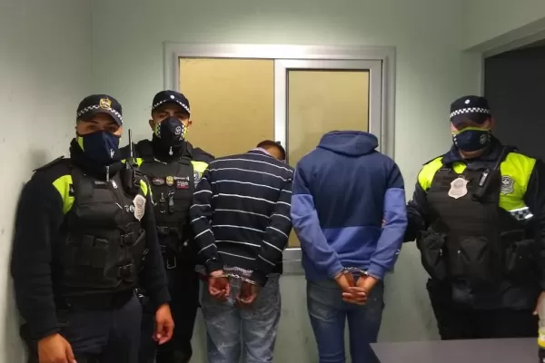 Atraparon a dos motochorros que acababan de asaltar a un cadete