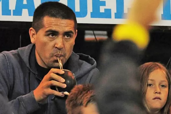 Riquelme fue operado por un problema de arrastre en la rodilla izquierda