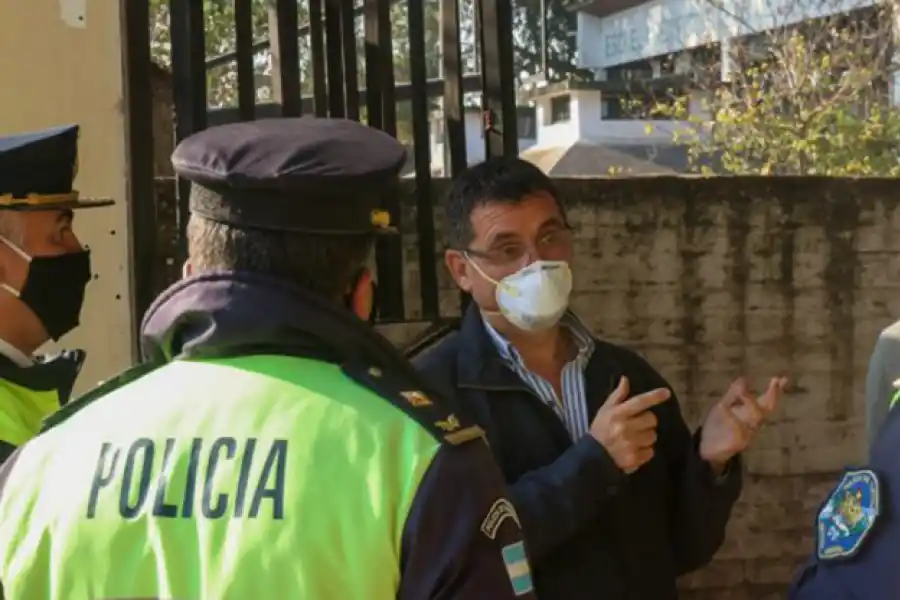 COORDINACIÓN. Yedlin dialoga con agentes en el Roca. Foto: Comunicación Pública