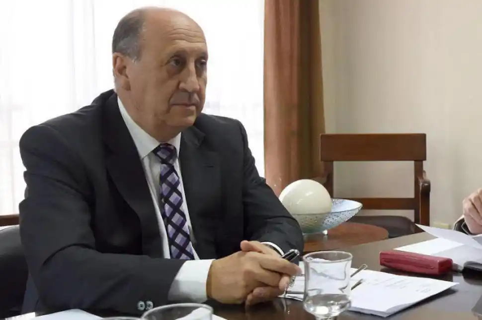 Washington Navarro Dávila.