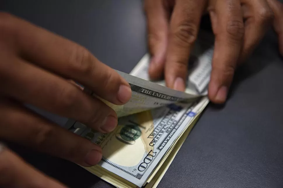 El dolár solidario se acercó a los $ 100 en el primer día hábil de agosto