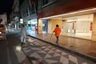 Camiones sanitizantes recorrieron el centro de Tucumán para contrarrestar el coronavirus