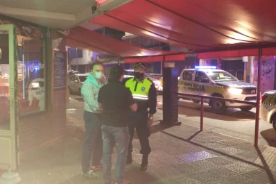Diferentes operativos en los bares de la capital para controlar el cumplimiento de los protocolos