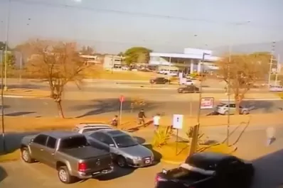 Yerba Buena: sorprendió a un delincuente cuando le abría la camioneta con un inhibidor de alarmas