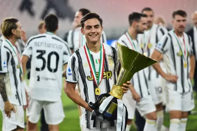 Paulo Dybala destronó a Cristiano Ronaldo y fue elegido el mejor jugador del Calcio