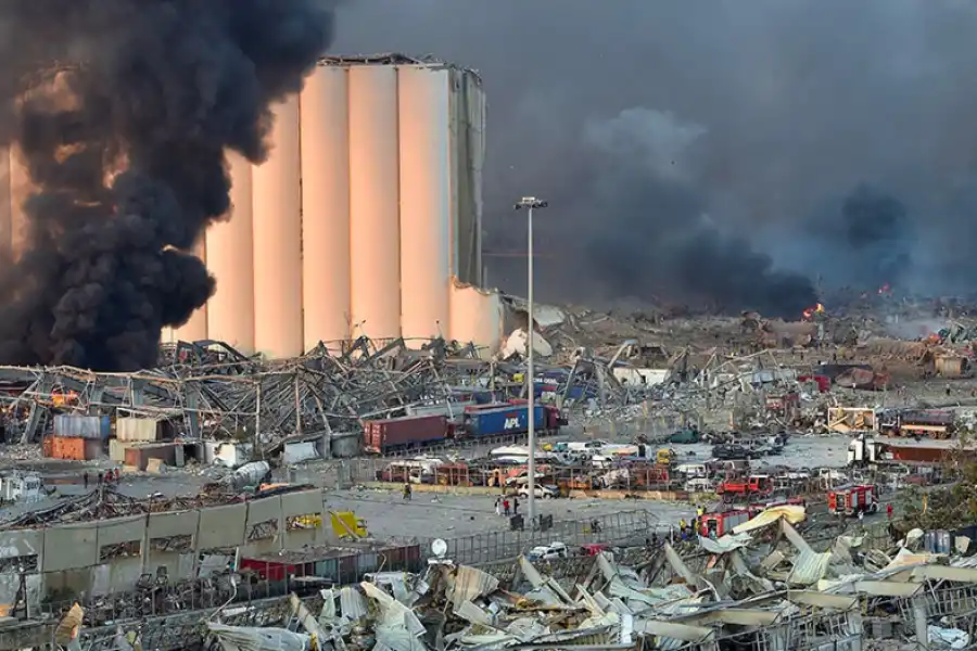 TRAGEDIA. Se estima que hubo más de 200 personas fallecidas por la explosión en Beirut, Líbano. (Télam)