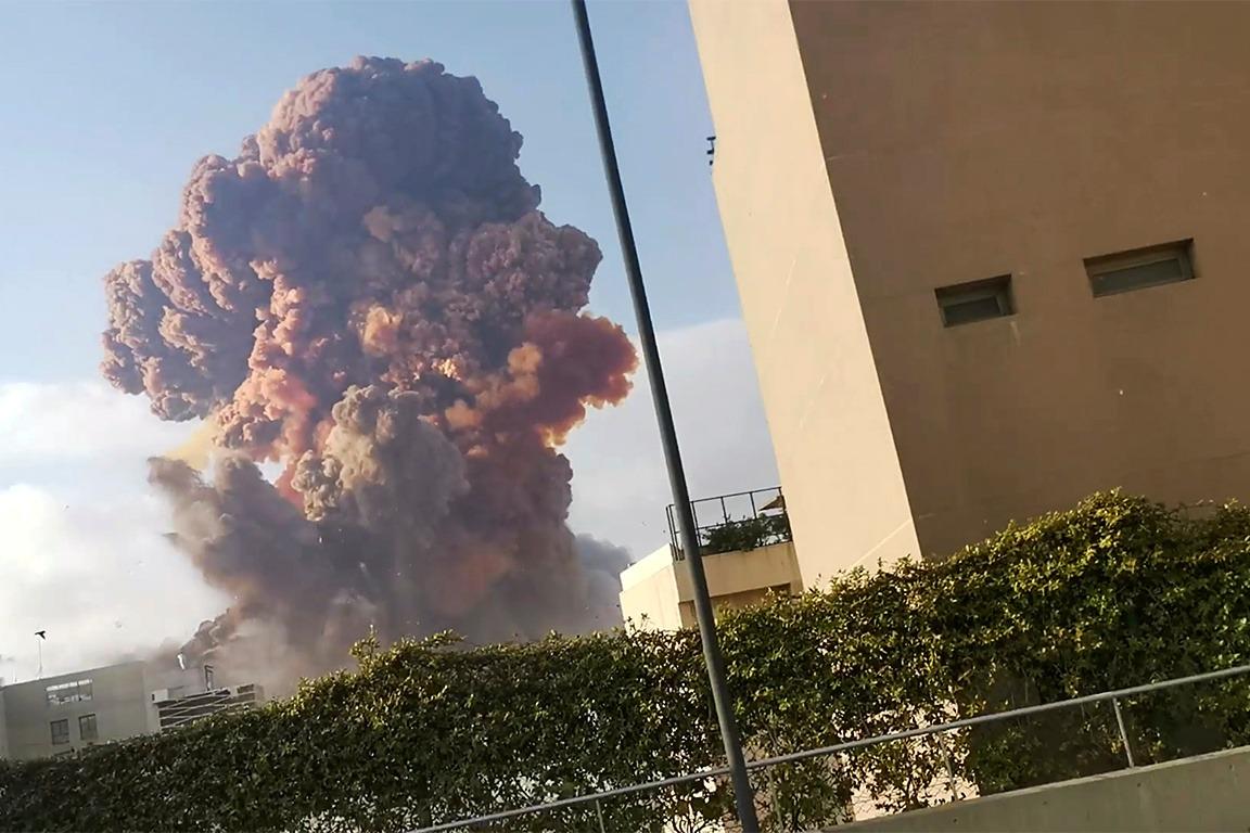 La explosión fue registrada desde diferentes puntos de Beirut. REUTERS 
