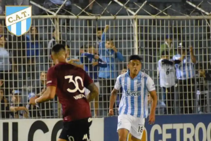  24 minutos jugó Ramiro Ruiz Rodríguez en su debut en Primera, por la Superliga pasada, ante Lanús. El juvenil es una de las mayores promesas del club y si bien jugó un tiempo como delantero, su posición natural es de carrilero por derecha. También puede hacerlo por izquierda. En inferiores llegó al gol con mucha facilidad y le puede servir mucho a Zielinski.