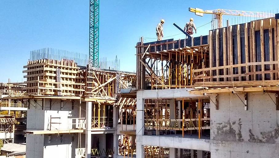 MEJORA. La construcción había caído más de un 48% interanual durante mayo; en junio recuperó casi 30 puntos, gracias a las flexibilizaciones.