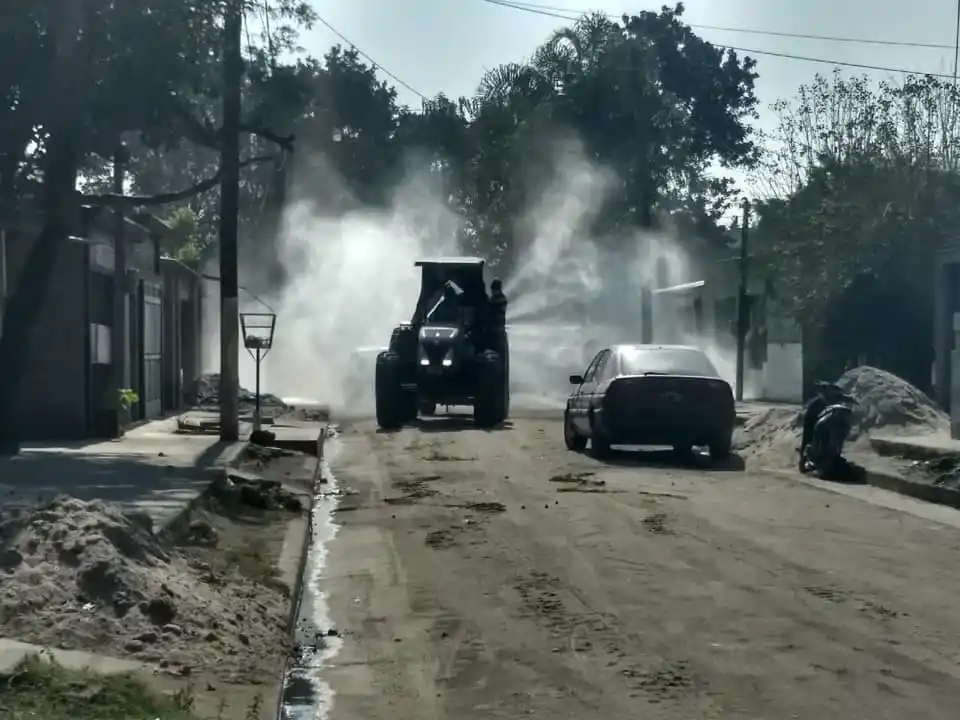 Tras el primer caso de coronavirus en Villa Quinteros salieron a desinfectar a todo el pueblo 