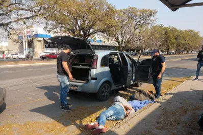 Atraparon a dos delincuentes que acababan de asaltar una panadería en San Cayetano