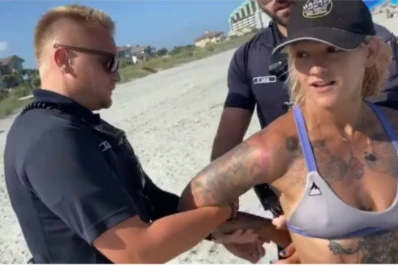 Una mujer fue arrestada en una playa de Estados Unidos por usar una bikini reveladora