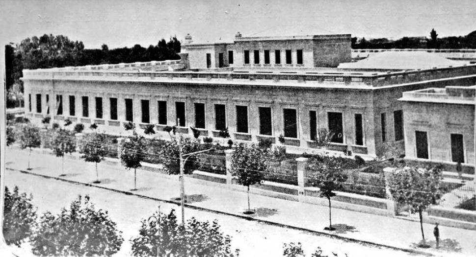 EN 1916. A dos años de comenzar a funcionar en su actual sede. 
